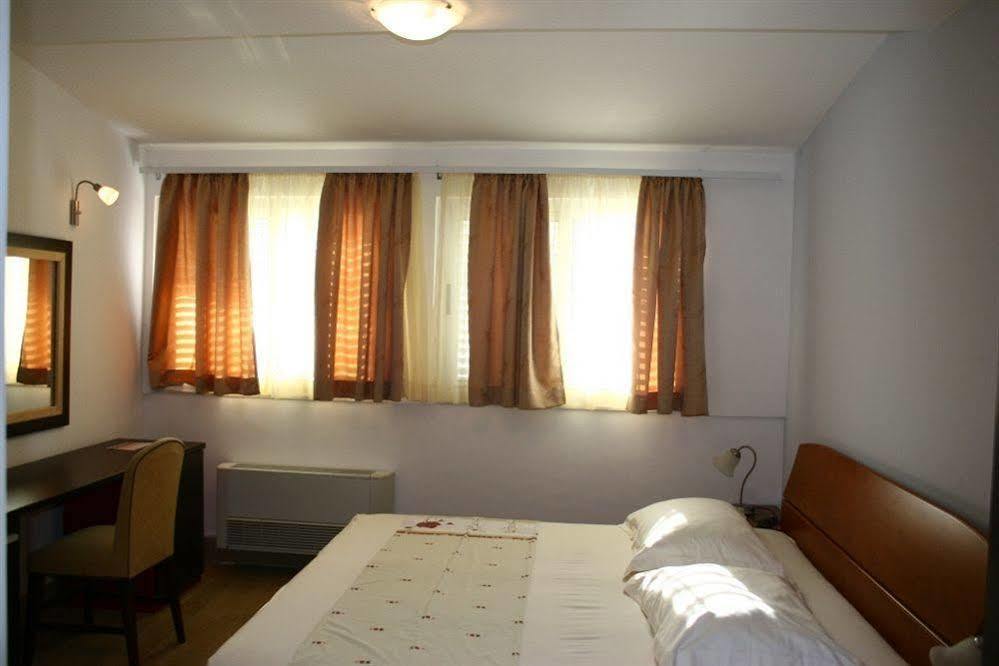 Pansion Epetium Hotel สโตเบรช ภายนอก รูปภาพ